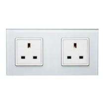 Legrand 6 A White 3 Pin Plug Electrical Sockets_0